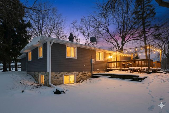 293 Meadowside COURT, Pewaukee, WI 53072