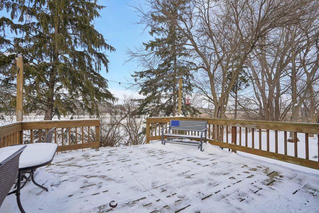 293 Meadowside COURT, Pewaukee, WI 53072