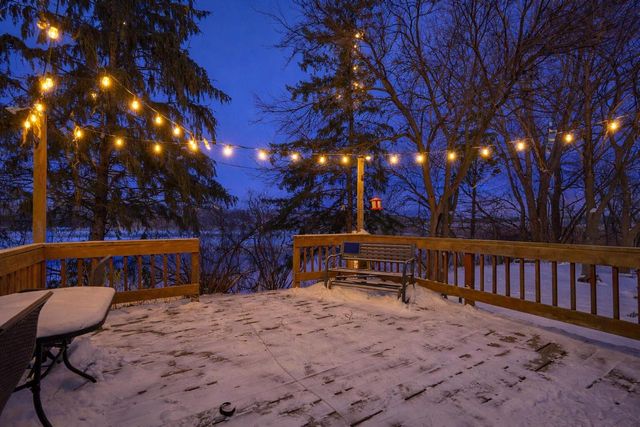 293 Meadowside COURT, Pewaukee, WI 53072