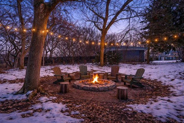 293 Meadowside COURT, Pewaukee, WI 53072