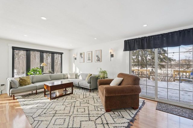 293 Meadowside COURT, Pewaukee, WI 53072