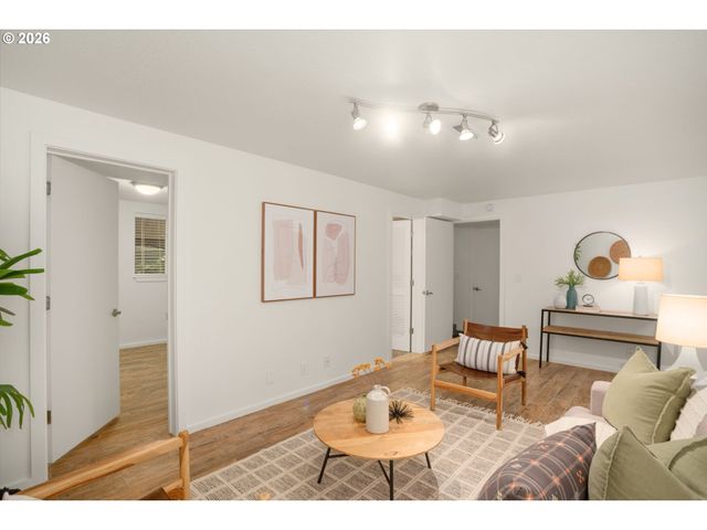 3236 Sw IDAHO St, Portland, OR 97239