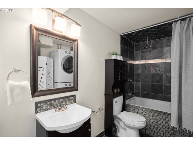 3236 Sw IDAHO St, Portland, OR 97239