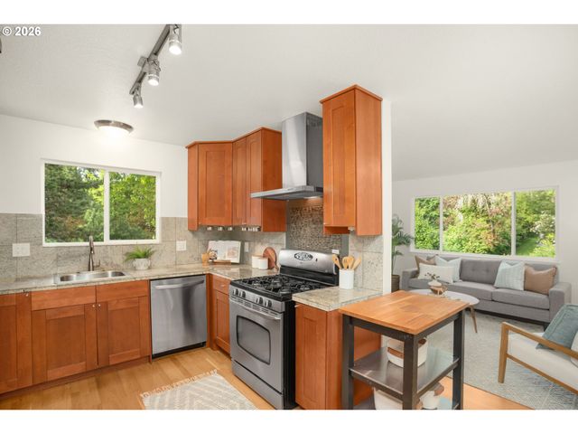 3236 Sw IDAHO St, Portland, OR 97239