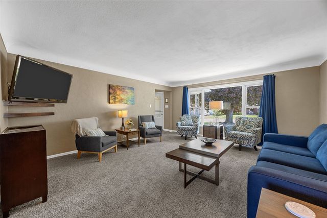 1214 Staub Court NE, Cedar Rapids, IA 52402