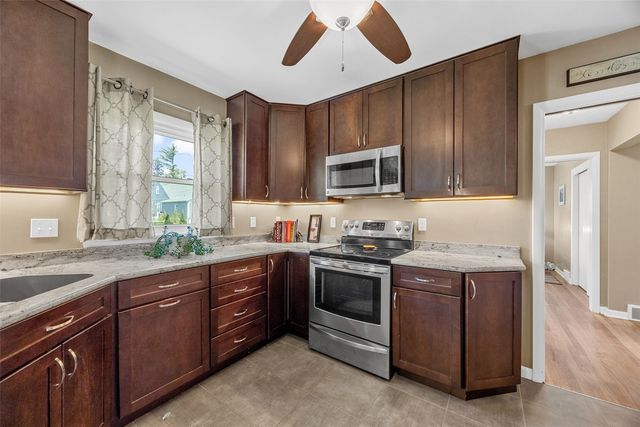 1214 Staub Court NE, Cedar Rapids, IA 52402