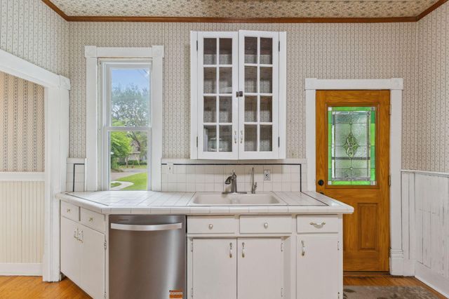 216 Summit Avenue, Center City, MN 55012