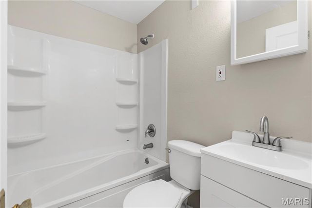 3612 Thomas Avenue, Alton, IL 62002
