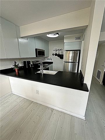 3402 Ocean Dr 15, Corpus Christi, TX 78411