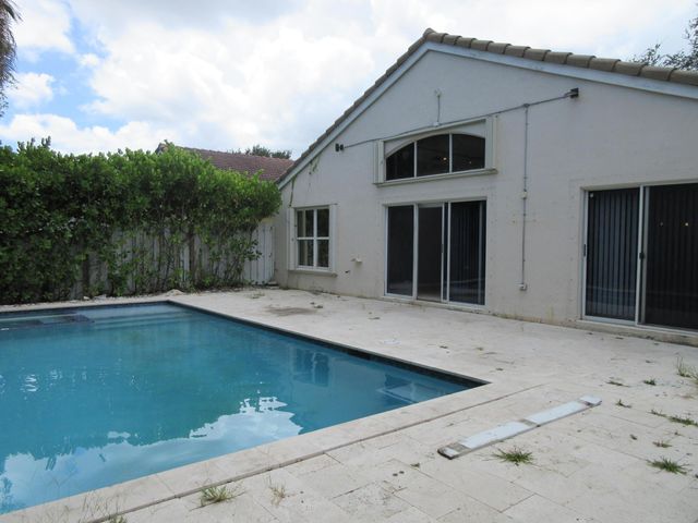 4955 SW 35th Terrace, Hollywood, FL 33312