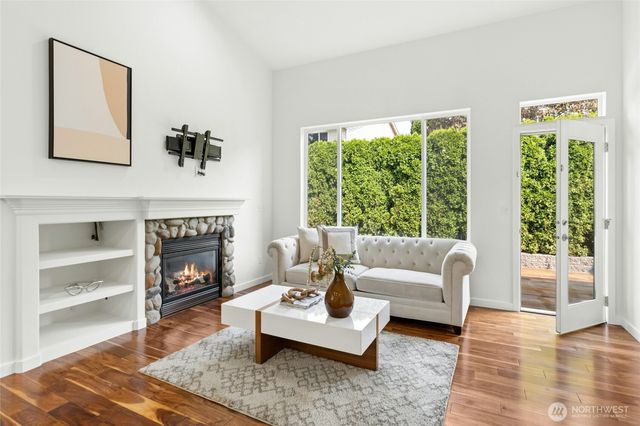 23912 SE 7th St, Sammamish, WA 98074
