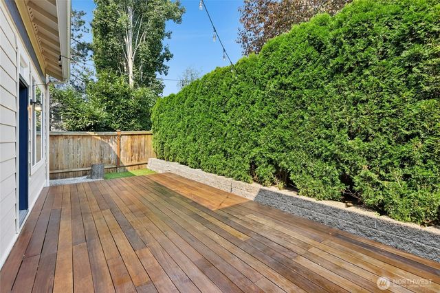 23912 SE 7th St, Sammamish, WA 98074