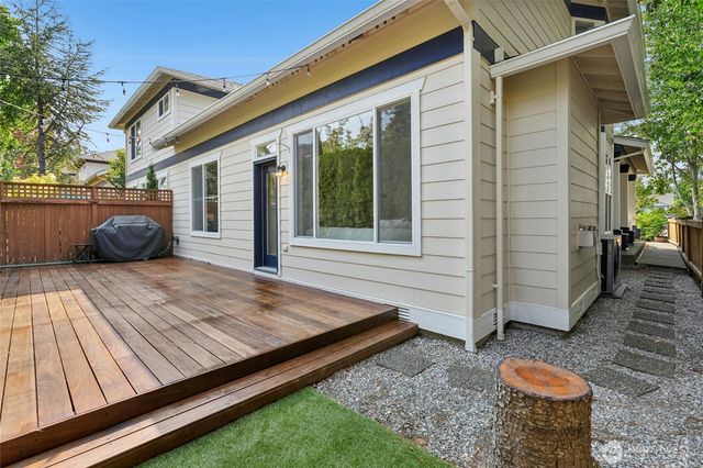 23912 SE 7th St, Sammamish, WA 98074
