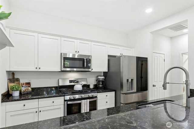 23912 SE 7th St, Sammamish, WA 98074