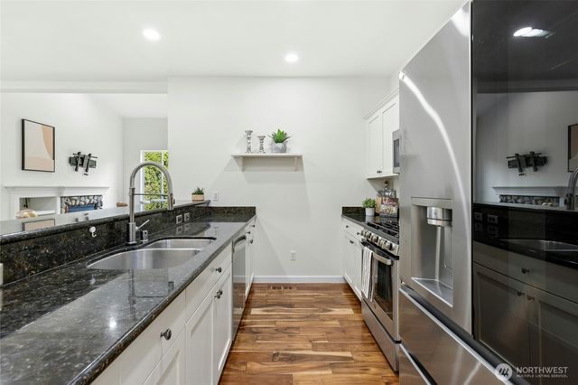 23912 SE 7th St, Sammamish, WA 98074