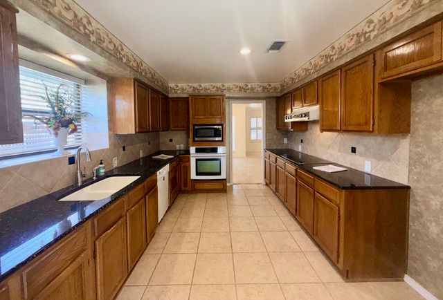 5116 Ledgestone Drive, Fort Worth, TX 76132