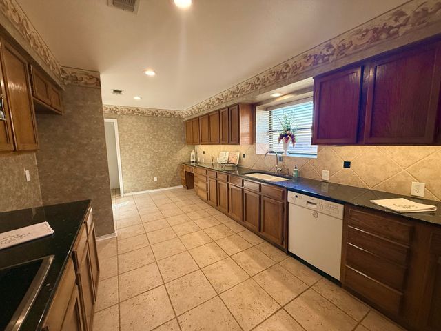 5116 Ledgestone Drive, Fort Worth, TX 76132