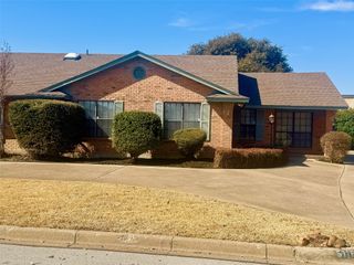 5116 Ledgestone Drive, Fort Worth, TX 76132