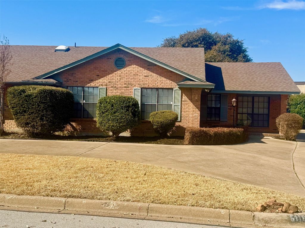 5116 Ledgestone Drive, Fort Worth, TX 76132