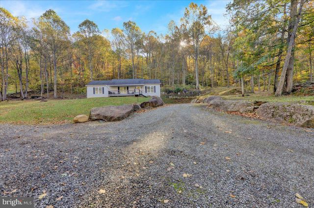 119 SMOKETOWN RD, Mertztown, PA 19539