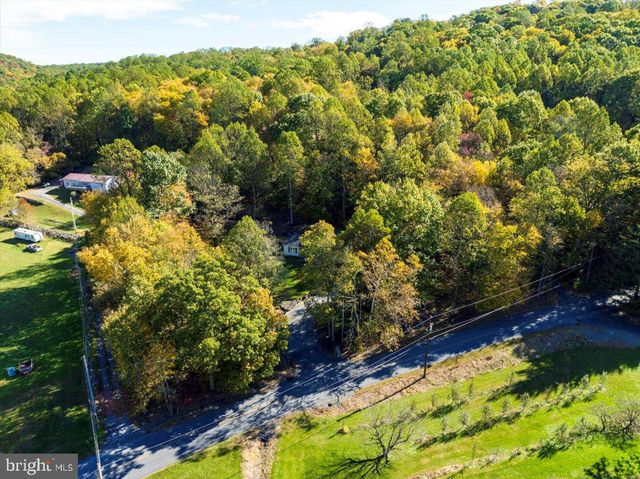 119 SMOKETOWN RD, Mertztown, PA 19539