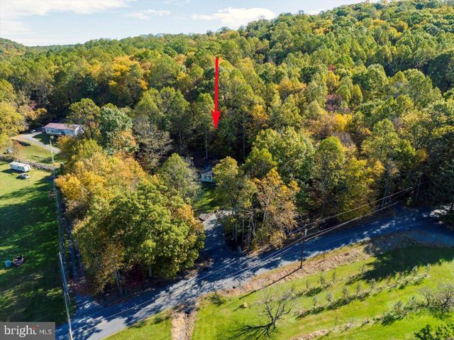 119 SMOKETOWN RD, Mertztown, PA 19539