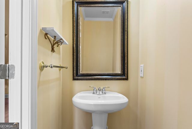 214 Woodview Lane, Woodstock, GA 30188