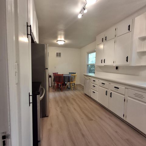 S26W26998 Macarthur ROAD, Waukesha, WI 53188