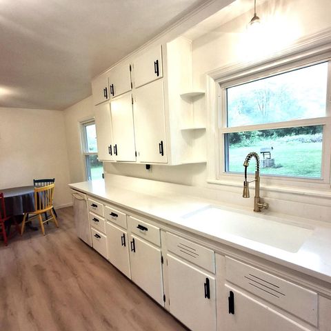 S26W26998 Macarthur ROAD, Waukesha, WI 53188