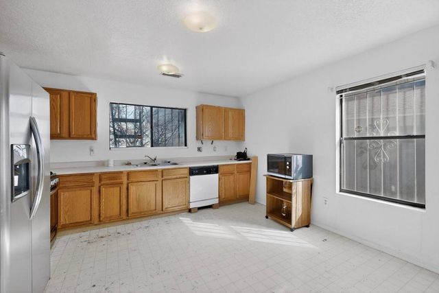 615 Parnelli Drive SW, Albuquerque, NM 87121