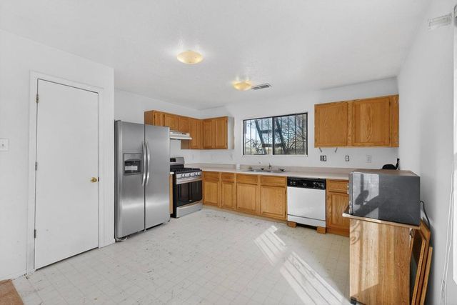 615 Parnelli Drive SW, Albuquerque, NM 87121