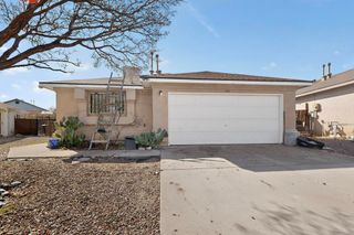 615 Parnelli Drive SW, Albuquerque, NM 87121