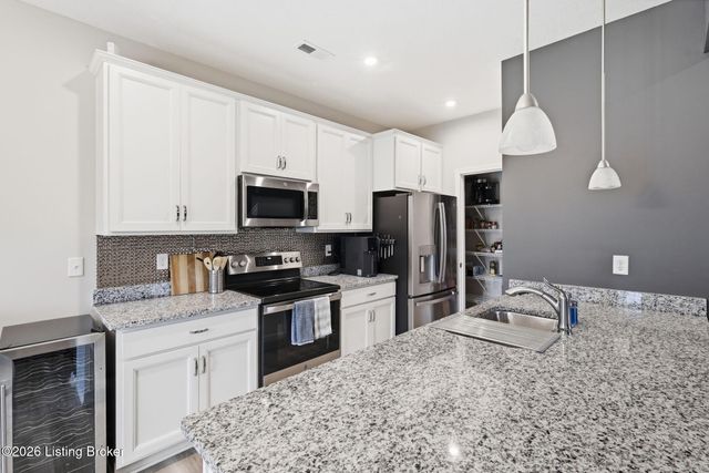 132 Harvest Moon Ct, Shepherdsville, KY 40165