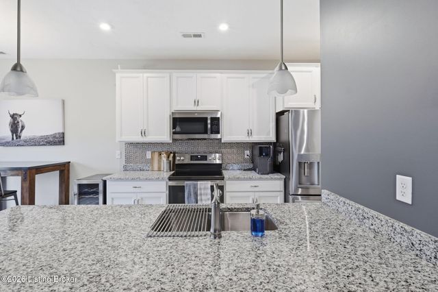 132 Harvest Moon Ct, Shepherdsville, KY 40165