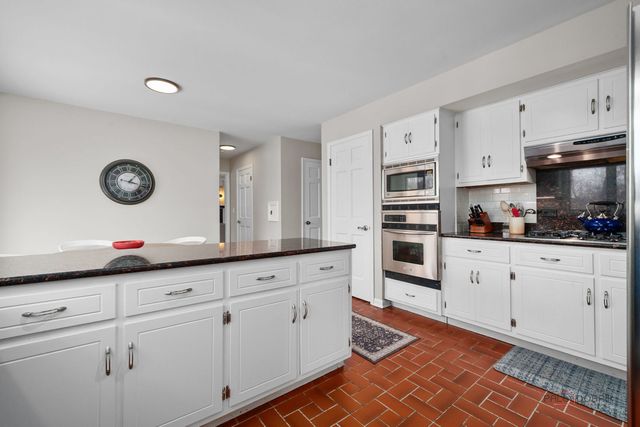 26982 W Lakeview Drive S, Lake Barrington, IL 60084