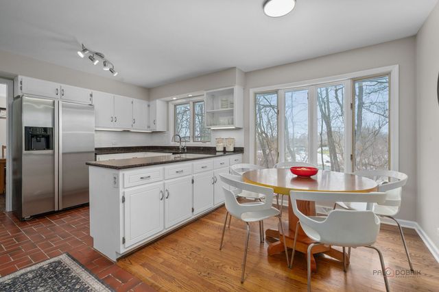 26982 W Lakeview Drive S, Lake Barrington, IL 60084