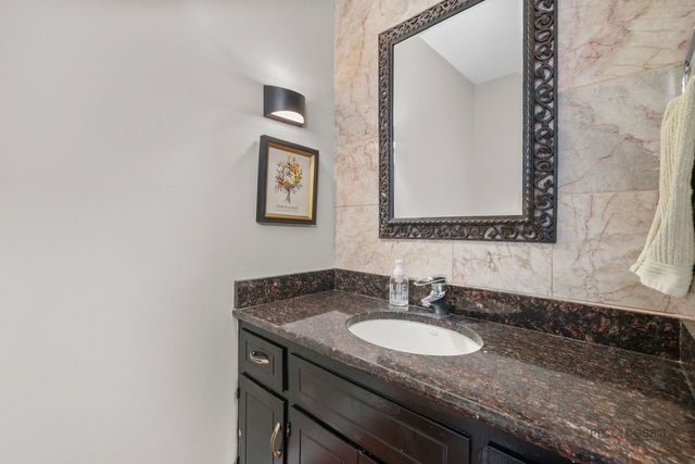 26982 W Lakeview Drive S, Lake Barrington, IL 60084