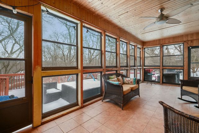 26982 W Lakeview Drive S, Lake Barrington, IL 60084