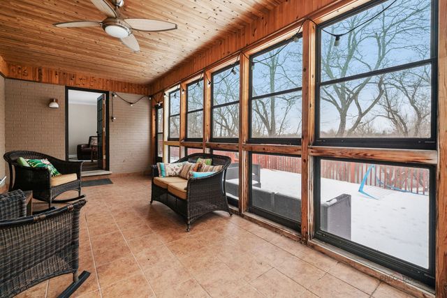 26982 W Lakeview Drive S, Lake Barrington, IL 60084