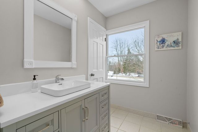 26982 W Lakeview Drive S, Lake Barrington, IL 60084