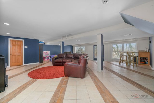 26982 W Lakeview Drive S, Lake Barrington, IL 60084