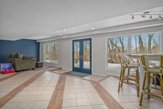 26982 W Lakeview Drive S, Lake Barrington, IL 60084