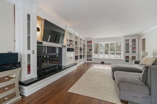 26982 W Lakeview Drive S, Lake Barrington, IL 60084