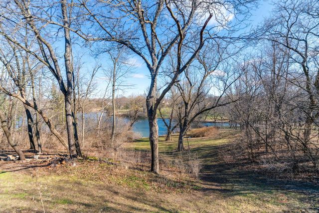 26982 W Lakeview Drive S, Lake Barrington, IL 60084