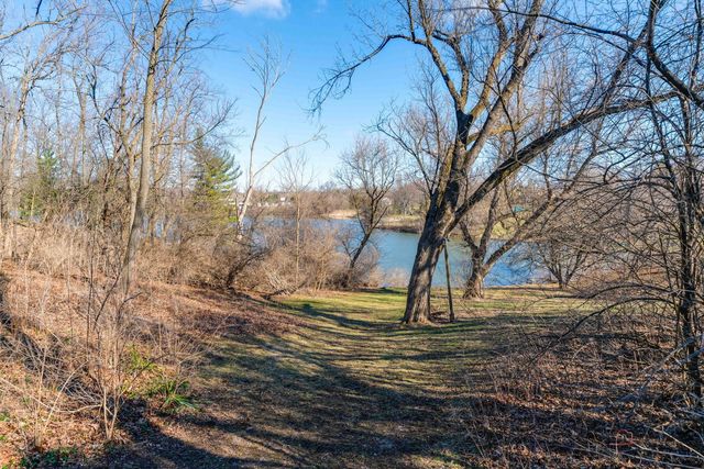 26982 W Lakeview Drive S, Lake Barrington, IL 60084