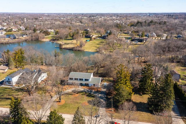 26982 W Lakeview Drive S, Lake Barrington, IL 60084