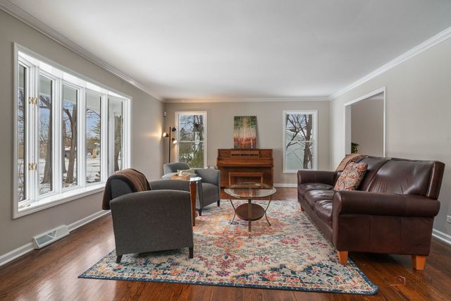 26982 W Lakeview Drive S, Lake Barrington, IL 60084