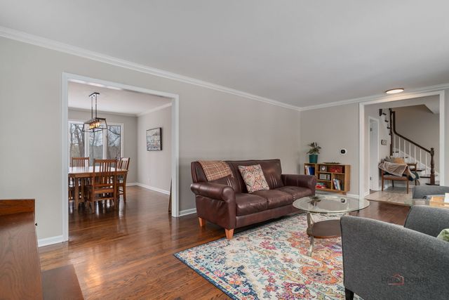 26982 W Lakeview Drive S, Lake Barrington, IL 60084