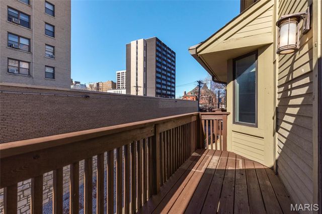 4465 W Pine Boulevard 18, St Louis, MO 63108