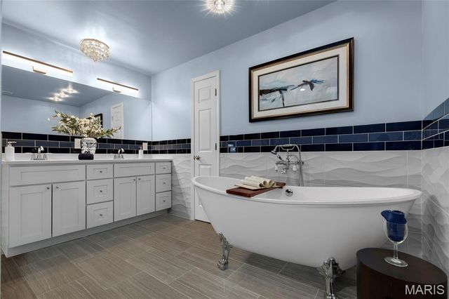 4465 W Pine Boulevard 18, St Louis, MO 63108